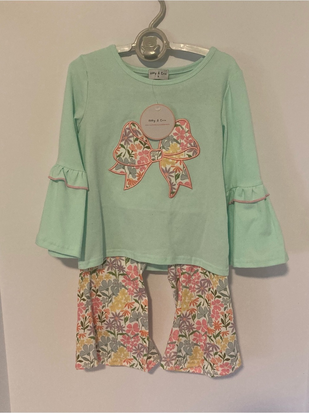 NWT - ABBY & EVIE - Floral Bow Appliqué Top and Floral Pants Set Size 3 Toddler